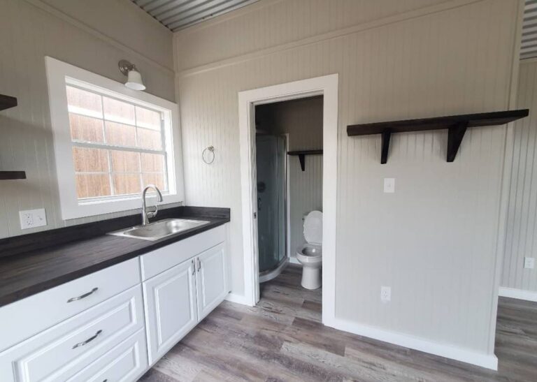 Little-Luxury, small cabin in Giddings, TX