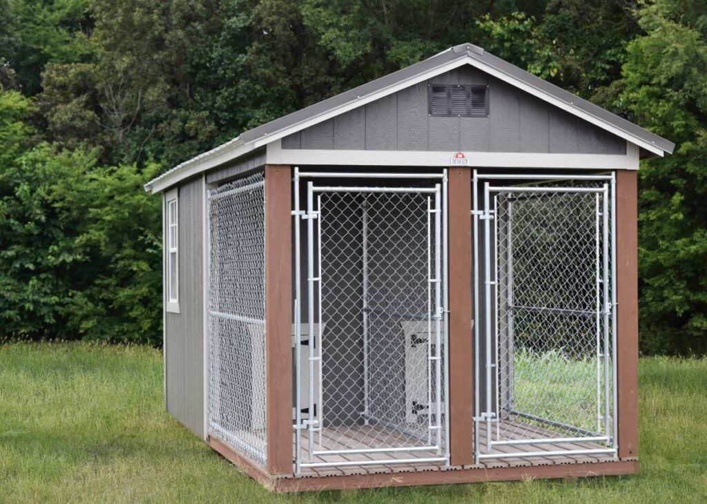 Kennel for two dogs at Tiny Hive in Giddings, TX
