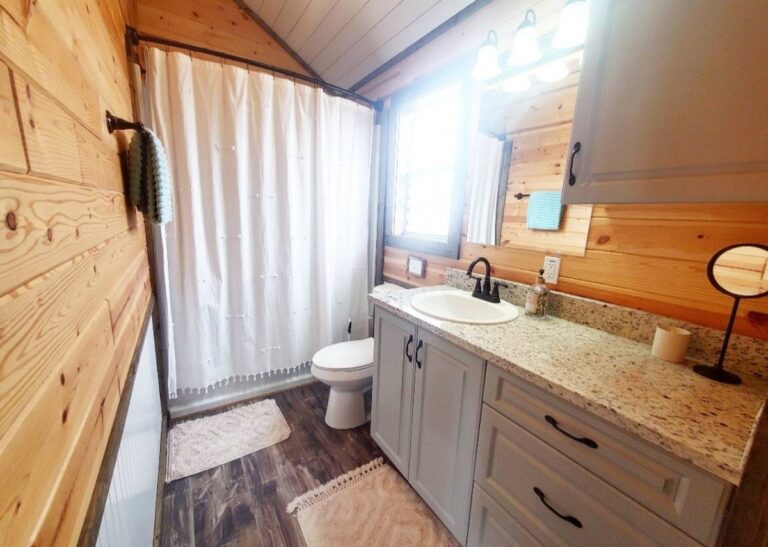 Derksen cabins at Tiny Hive in Giddings