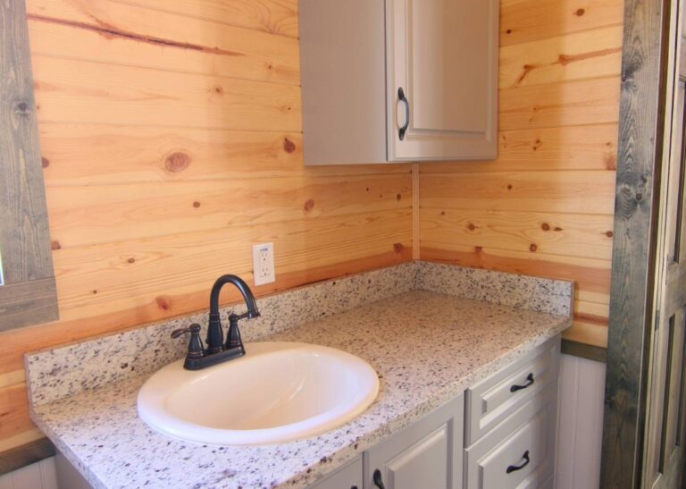 Derksen cabins at Tiny Hive in Giddings