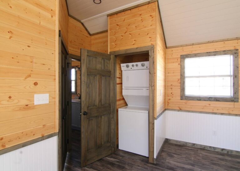 Cabins at Tiny Hive in Giddings