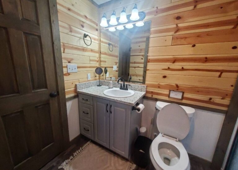 Custom cabins by Derksen in Giddings