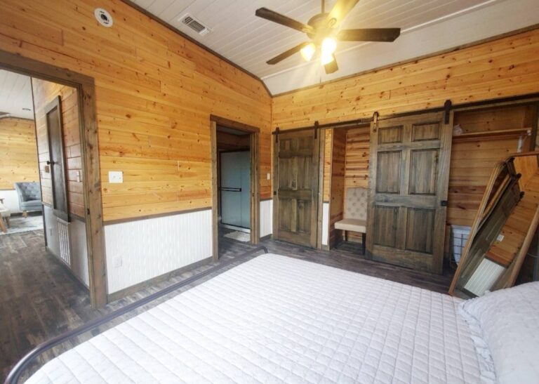 Derksen Cabins at Tiny Hive in Giddings