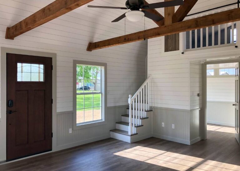 Cabin with loft by Derksen at Tiny Hive