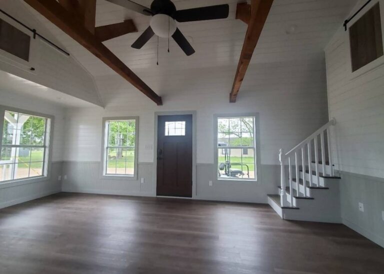 Cabin with loft for sale in Texas