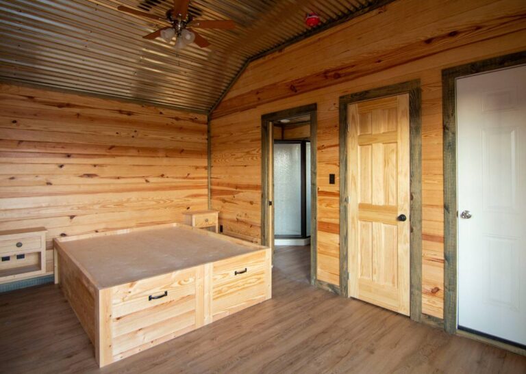 Duplx Cabin at Tiny Hive in Gididngs