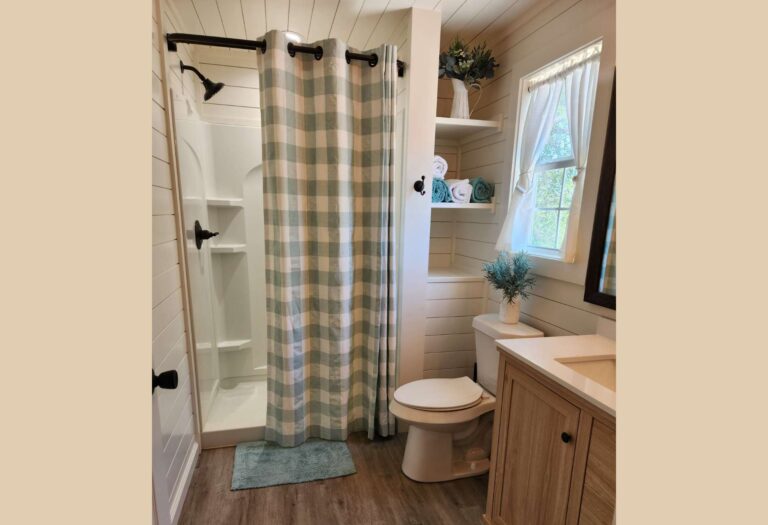 Cabins at Tiny Hive in Giddings, TX