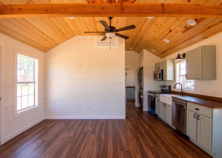 16x32 Cabin Church Giddings, Tx Tiny Hive